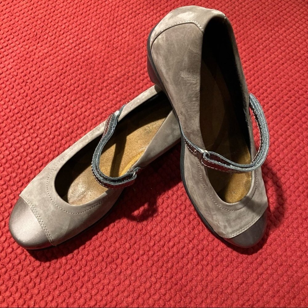 NAOT Sz 38 Suede Flare Patent Toe Cap Mary Jane Hook & Loop  Closure Sandals